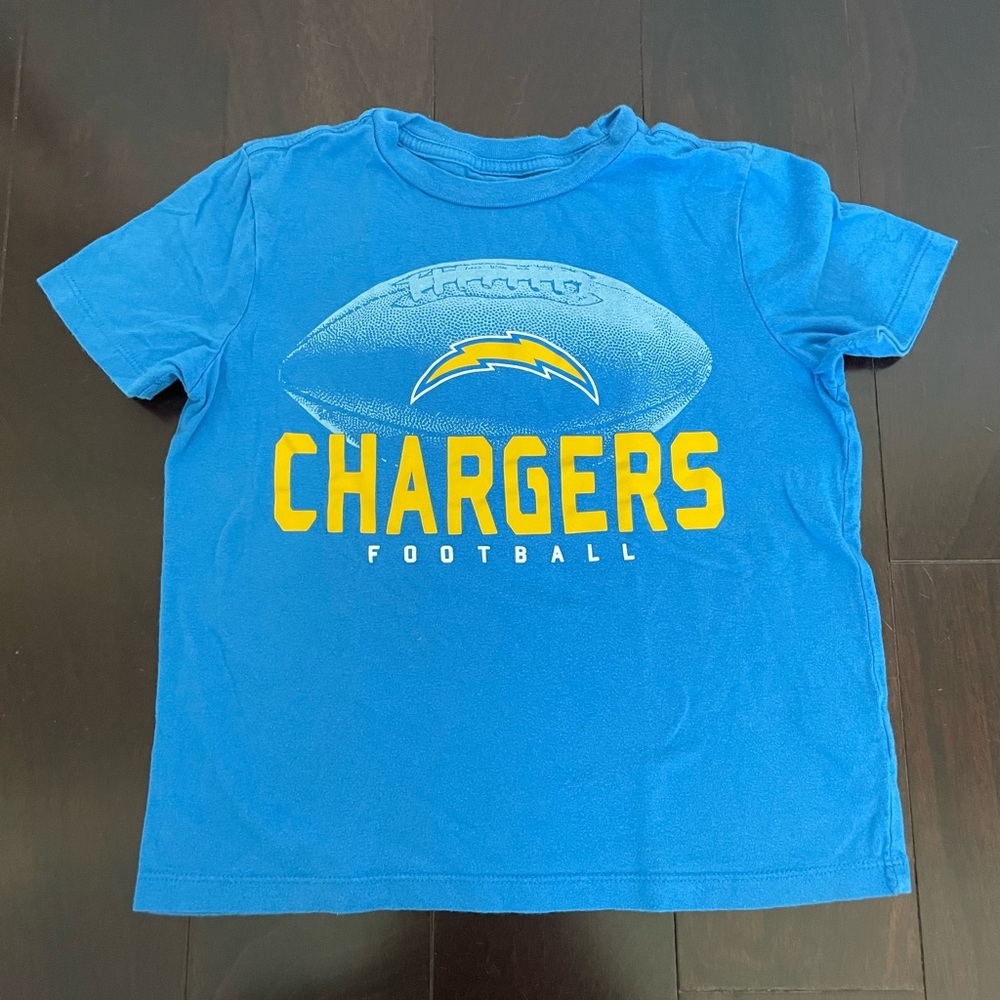 Chargers football tee, size (S) 6/7
